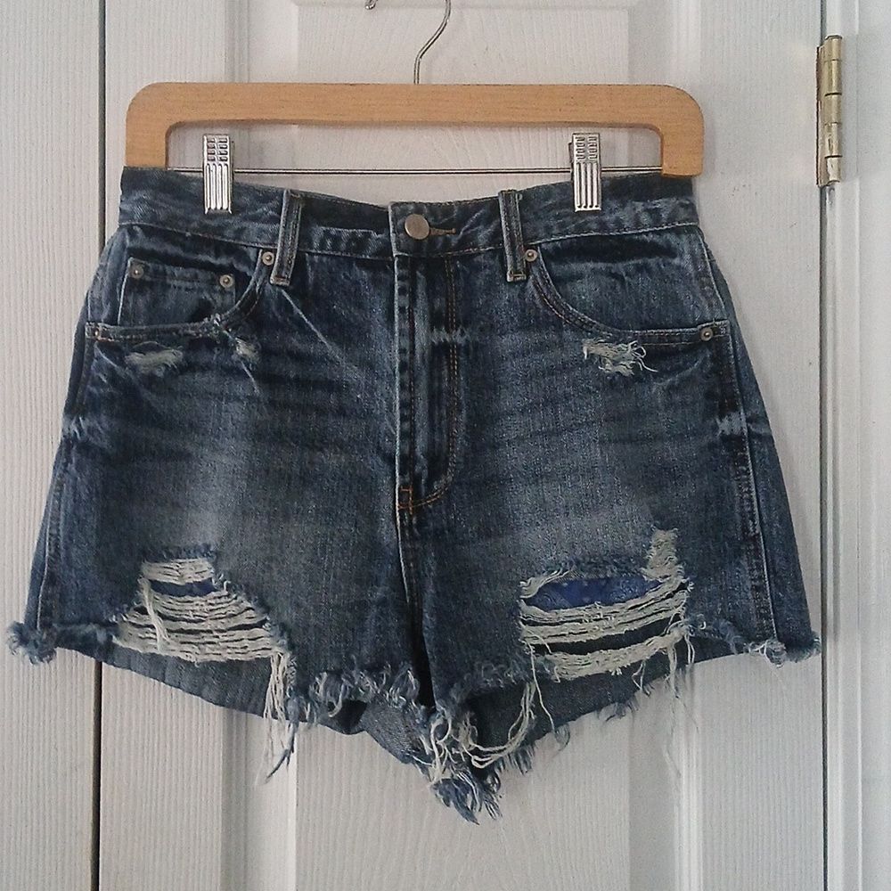 Blue Rival cut off rough hem distressed jean shorts  Sz 28 NWOT